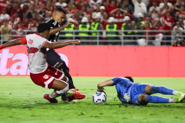 
			
				Nos pênaltis e com Neymar em campo, CRB vence o Santos e vai às oitavas da Copa do Brasil
			
			
