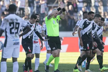 
			
				Operário x Vasco: CBF divulga áudio do VAR após Daronco anular pênalti
			
			