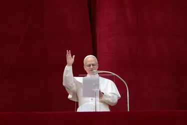 
			
				Papa pede paz duradoura na Ucrânia e cessar-fogo em Gaza ao celebrar 1ª oração de domingo
			
			