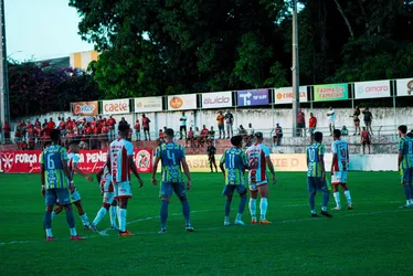 
			
				Penedense estreia técnico novo, mas é derrotado por 4 a 2 pelo Jequié em casa
			
			