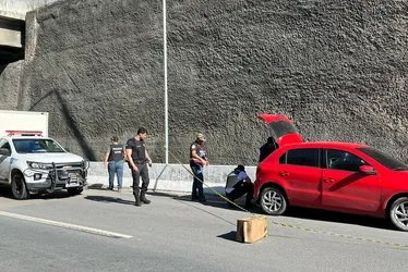 
			
				Polícia abre investigação sobre morte de motorista em viaduto e encontra projétil de arma
			
			