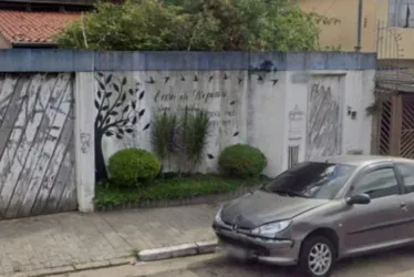 
			
				Polícia investiga morte de idosa que caiu no poço do elevador de asilo
			
			