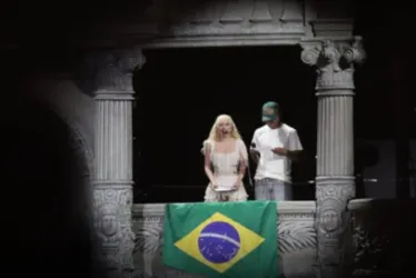 
			
				Quem é Nicolas, brasileiro que leu carta em show de Lady Gaga no Rio
			
			