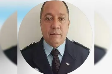 
			
				Quem é o homem que se passava por espião da CIA e foi preso com diplomas falsos
			
			