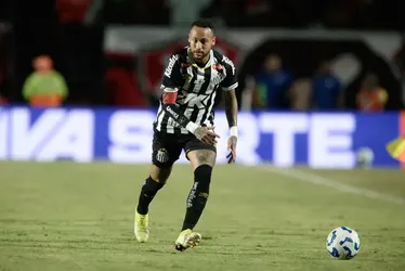 
			
				Santos bate Vitória no Barradão e vence primeira sob o comando de Cleber Xavier
			
			