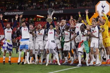 
			
				Título do Tottenham é mais um dos longos jejuns quebrados
			
			
