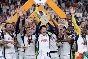 
			
				Título do Tottenham é mais um dos longos jejuns quebrados
			
			
