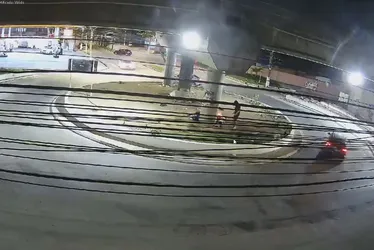 
			
				Trio de adolescentes é identificado por incendiar pertences de moradores de rua
			
			