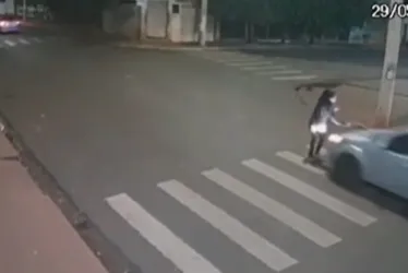 
			
				Vídeo: mulher morre após ser atropelada em faixa de pedestres
			
			