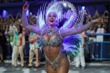 
			
				Virginia é escolhida para substituir Paolla Oliveira na Grande Rio
			
			