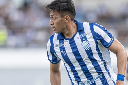 
				"A gente quer brigar pelo G4, este é o melhor sonho", diz Higo, sobre o CSA na Série C
			
			