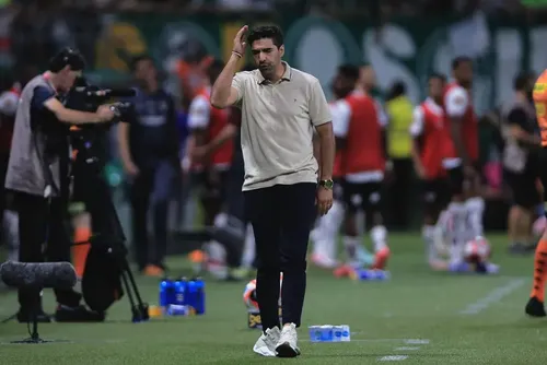 
				Abel Ferreira aponta motivo para vice do Palmeiras no Paulistão
			
			