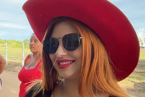 
				Acampamento e sonhos: influencers vão a rancho de Carlinhos à espera de uma oportunidade
			
			
