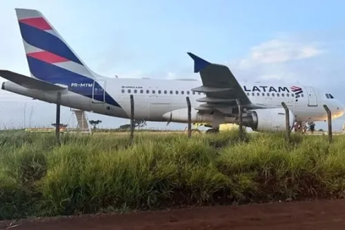 
				Aeroporto amanhece fechado após avião sair da pista durante pouso
			
			