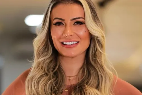 
				Andressa Urach: conheça os sintomas da doença que internou influencer
			
			