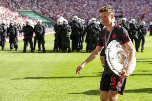 
				Após 25 anos, Müller anuncia saída do Bayern de Munique
			
			