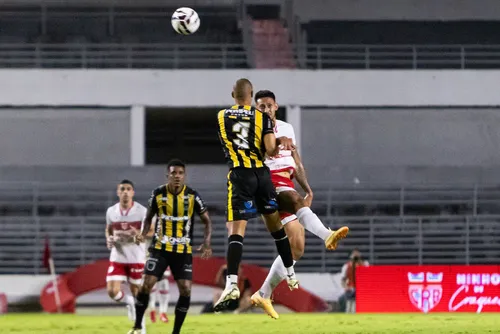 
				CRB vence o Volta Redonda e assume a liderança isolada da Série B: 1 a 0
			
			