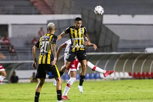 
				CRB vence o Volta Redonda e assume a liderança isolada da Série B: 1 a 0
			
			