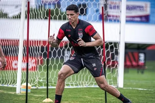 
				CSA contrata zagueiro e volante que estavam no Atlético-GO
			
			