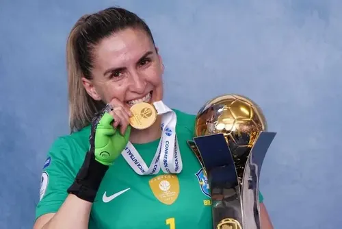 
				Campeã da Copa América, Jozi Oliveira comemora vaga para Copa do Mundo de Futsal
			
			