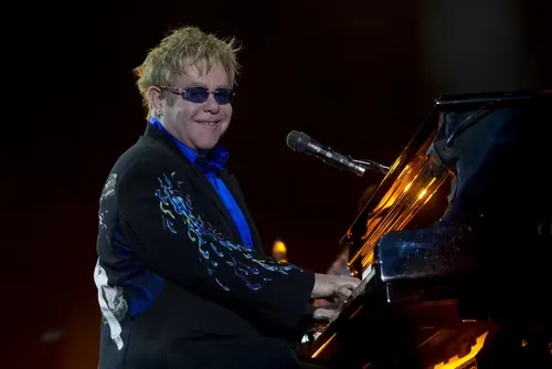 
				Cantor Elton John desabafa sobre cegueira: 'É angustiante'
			
			