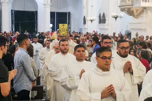 
				Fiéis participam da Missa da Ceia do Senhor e acompanham o rito do lava-pés na Catedral de Maceió
			
			
