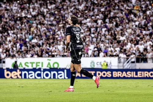 
				Ceará supera problemático Grêmio e mantém escritas
			
			