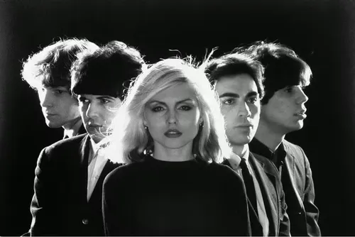 
				Clem Burke, da banda Blondie, morre aos 70 anos
			
			