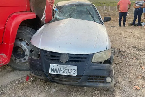 
				Colisão entre caminhão e carro deixa uma mulher morta na AL-220, em São José da Tapera
			
			
