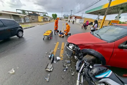
				Colisão entre moto e carro deixa dois feridos na Santa Amélia
			
			