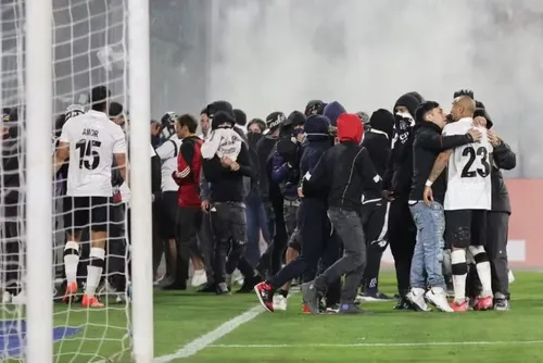 
				Colo-Colo corre risco de ser excluído da Libertadores
			
			