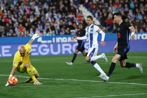 
				Com gol contra, Barcelona vence Leganés e dispara na ponta de La Liga
			
			