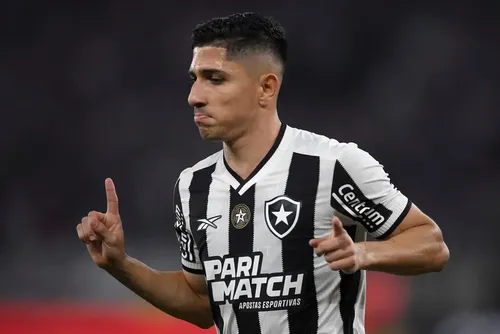 
				Com suspeita de lesão, Savarino está fora da estreia do Botafogo na Libertadores
			
			