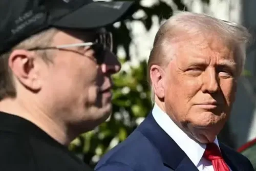 
				Como 'máfia do PayPal' e Elon Musk influenciam asilo de Trump a brancos da África do Sul
			
			