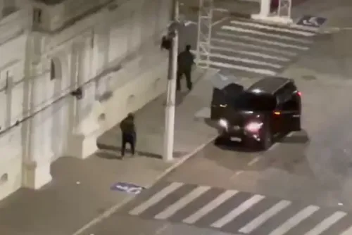 
				Criminosos armados atacam quartel da Polícia Militar e agência bancária
			
			