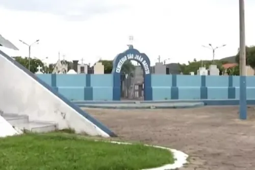 
				Criminosos invadem velório no Ceará e incendeiam corpo de homem ligado a facção rival
			
			