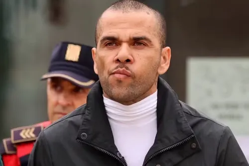 
				Daniel Alves é absolvido pela Justiça da Espanha
			
			