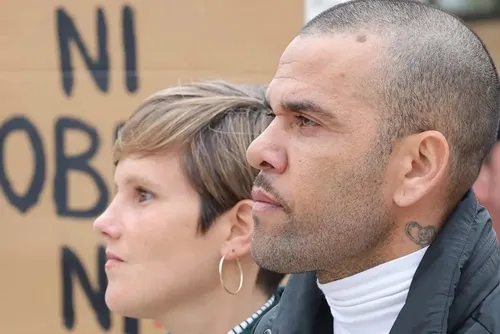 
				Daniel Alves pretende processar ex-clube após absolvição, diz jornalista
			
			
