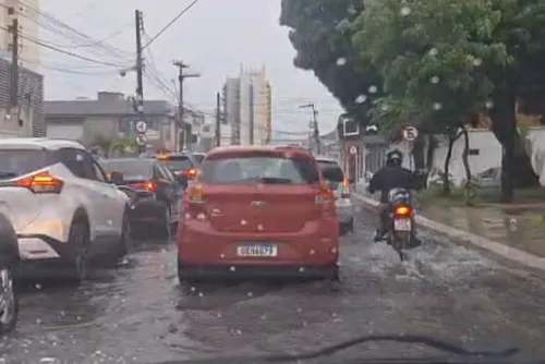 
				Defesa Civil alerta para risco de deslizamentos em Maceió após fortes chuvas
			
			
