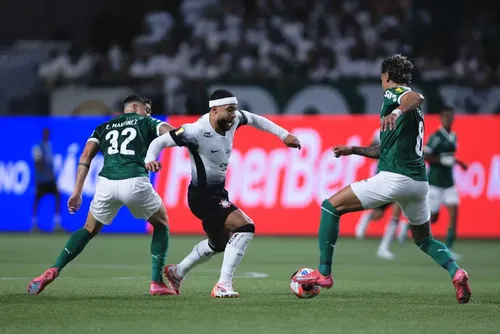 
				Memphis, do Corinthians, detona gramado do estádio do Palmeiras: ‘Campo de m…’
			
			