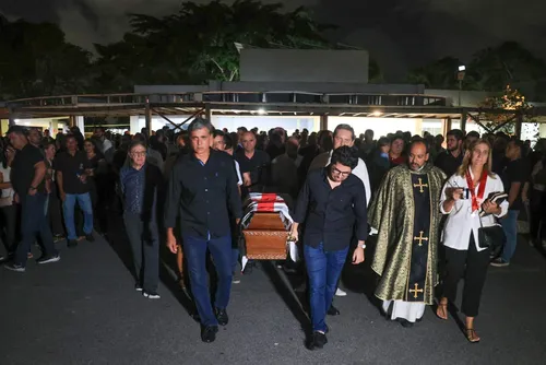 
				Empresário Enaldo Marques é sepultado em Maceió
			
			