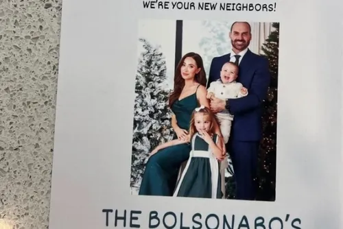 
				Esposa de Eduardo apresenta “The Bolsonaro’s” a vizinhos nos EUA
			
			