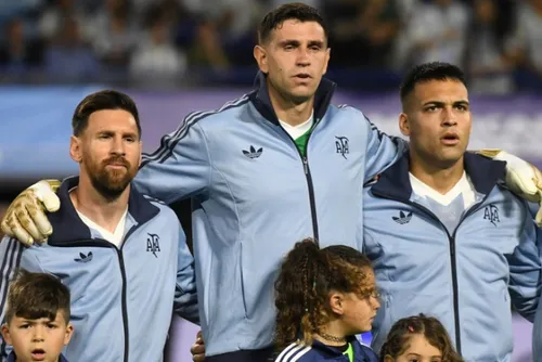 
				Estrela da Argentina diz que se aposentará da seleção se vencer a Copa
			
			