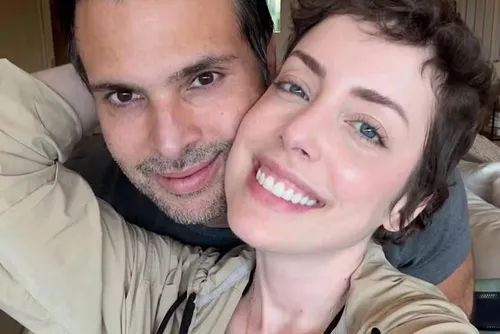 
				Fabiana Justus comemora 1 ano da pega da medula e 14 anos de casamento: 'Milagres existem'
			
			