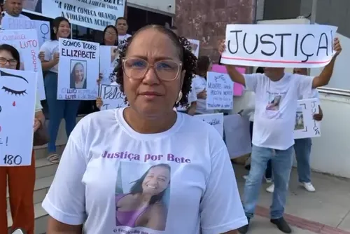 
				'Feminicídio não é acidente', diz irmã de mulher assassinada a tiros pelo ex-marido no meio da rua
			
			