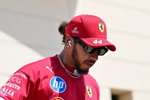 
				Ferrari promete ‘adaptar’ carro a Hamilton, mas cobra inglês
			
			