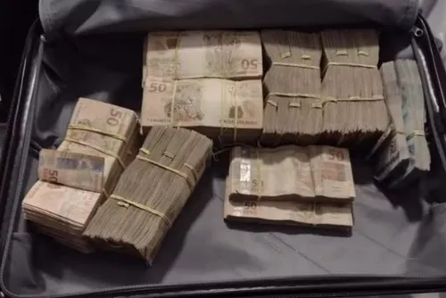
				Ferrari, relógios de luxo e obras de arte: veja o que foi apreendido na operação de combate a fraude no INSS
			
			