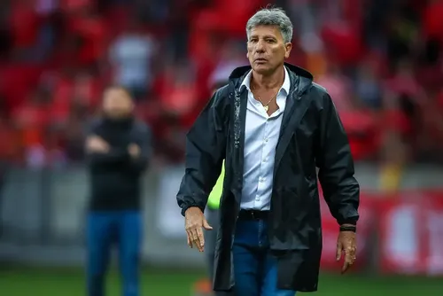
				Fluminense se aproxima de acerto com Renato Gaúcho
			
			