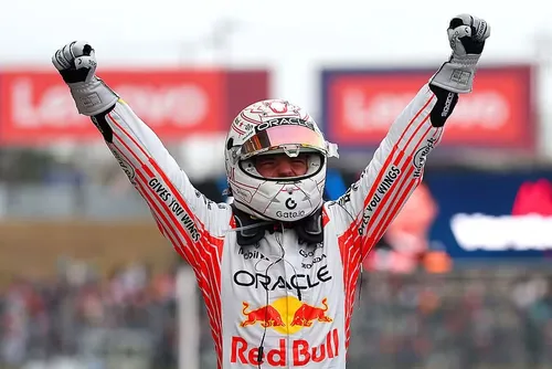 
				GP do Japão: Verstappen vence e cola em Norris no Mundial; Bortoleto é 19º
			
			