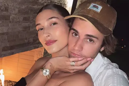 
				Hailey e Justin Bieber fazem aparição pública em meio a rumores de crise no casamento
			
			
